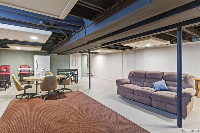 Builiding view thirty for 16224 Terra Bella, Clinton Township, MI. 48038