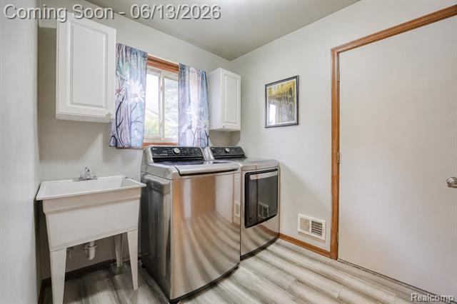 Builiding view eighteen for 3259 Kirkton, Sterling Heights, MI. 48310