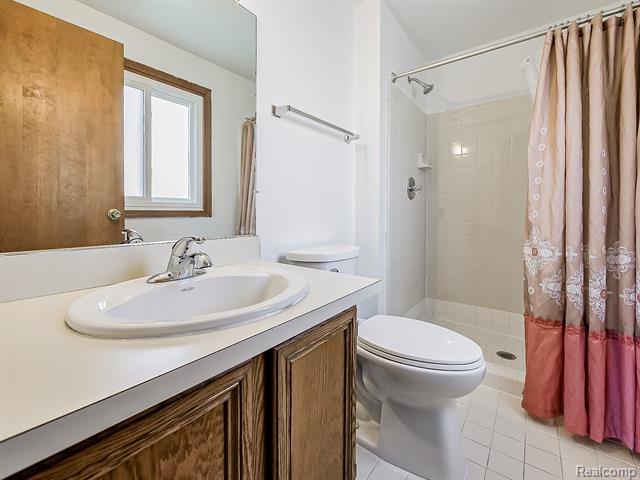 Builiding view eighteen for 3550 Kirkton, Sterling Heights, MI. 48310