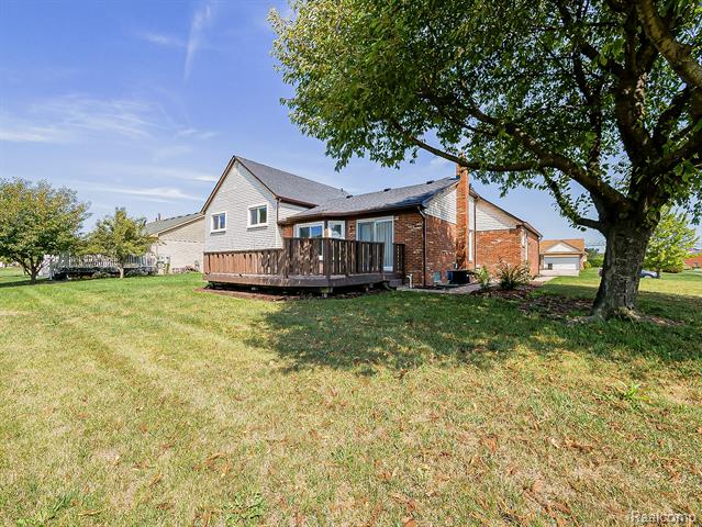 Builiding view forty for 3550 Kirkton, Sterling Heights, MI. 48310