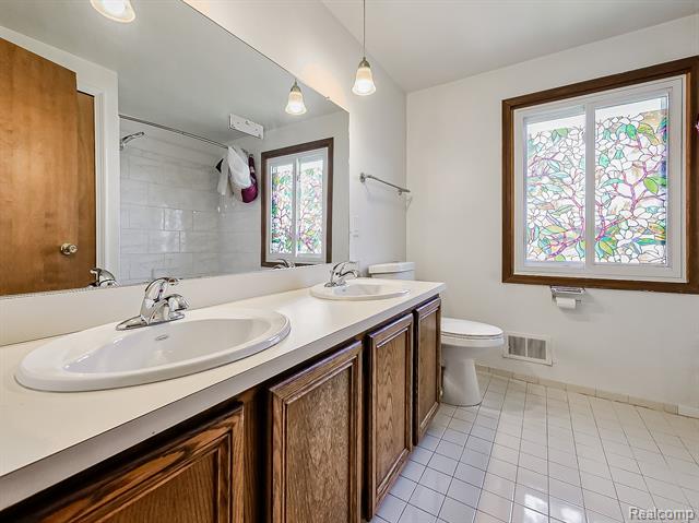 Builiding view fourteen for 3550 Kirkton, Sterling Heights, MI. 48310