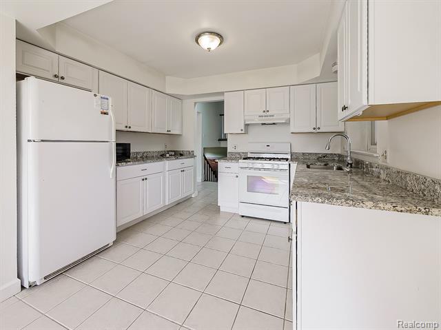 Builiding view ten for 3550 Kirkton, Sterling Heights, MI. 48310