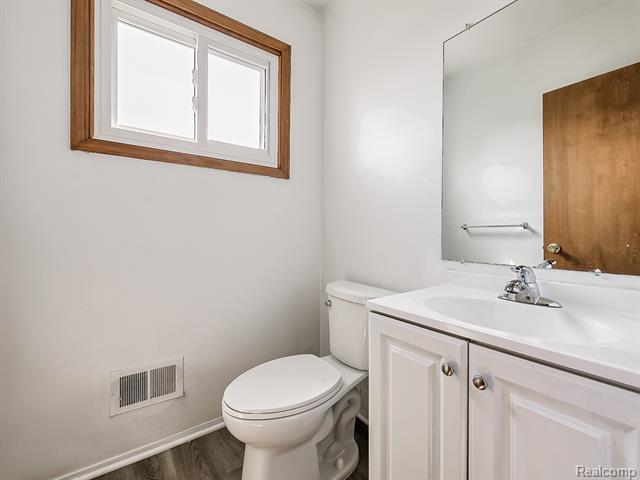 Builiding view thirty eight for 3550 Kirkton, Sterling Heights, MI. 48310