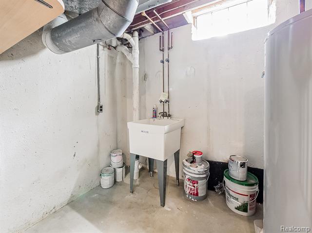 Builiding view thirty four for 3550 Kirkton, Sterling Heights, MI. 48310