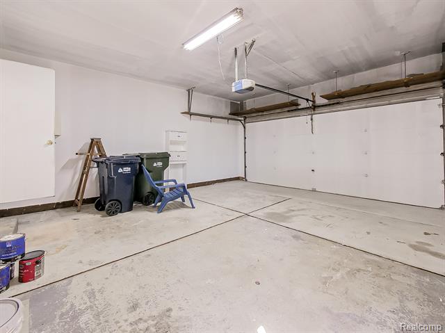 Builiding view thirty nine for 3550 Kirkton, Sterling Heights, MI. 48310