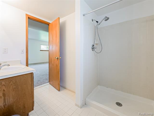 Builiding view thirty one for 3550 Kirkton, Sterling Heights, MI. 48310