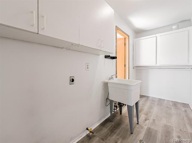 Builiding view thirty seven for 3550 Kirkton, Sterling Heights, MI. 48310