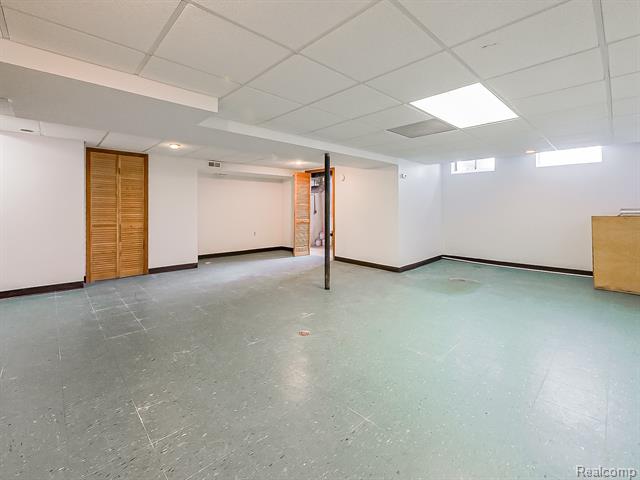 Builiding view thirty two for 3550 Kirkton, Sterling Heights, MI. 48310