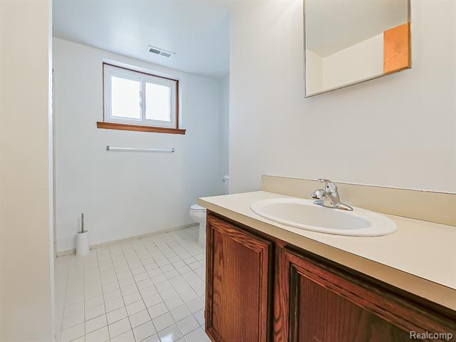 Builiding view thirty for 3550 Kirkton, Sterling Heights, MI. 48310