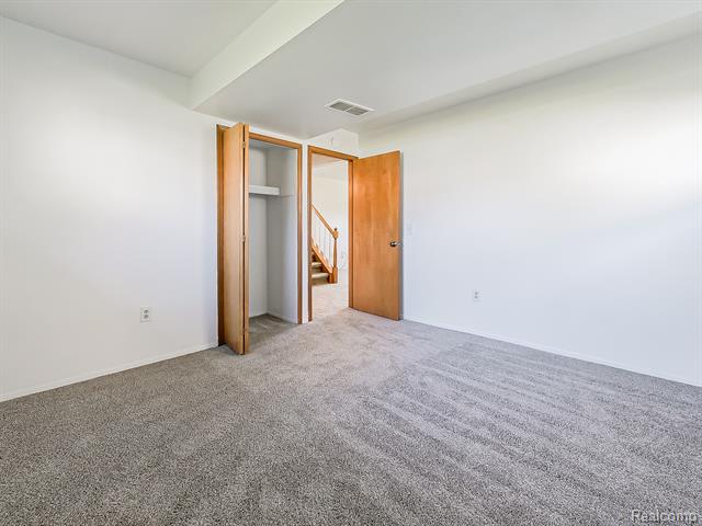 Builiding view twenty nine for 3550 Kirkton, Sterling Heights, MI. 48310