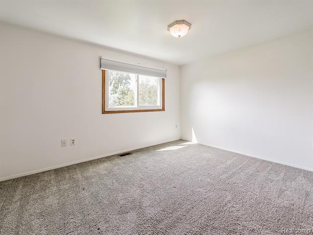 Builiding view twenty two for 3550 Kirkton, Sterling Heights, MI. 48310