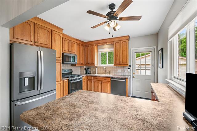 Builiding view fifteen for 39738 Day, Clinton Township, MI. 48038