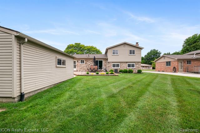 Builiding view fifty six for 39738 Day, Clinton Township, MI. 48038