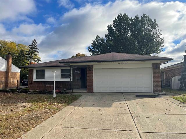 front view for 40560 Regency Dr, Sterling Heights, Mi. 48313