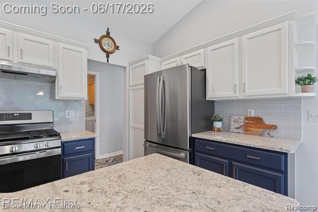 Builiding view fifteen for 41021 Glenleven, Clinton Township, MI. 48038