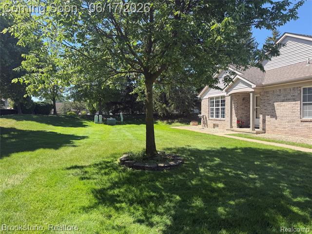 Builiding view five for 41021 Glenleven, Clinton Township, MI. 48038