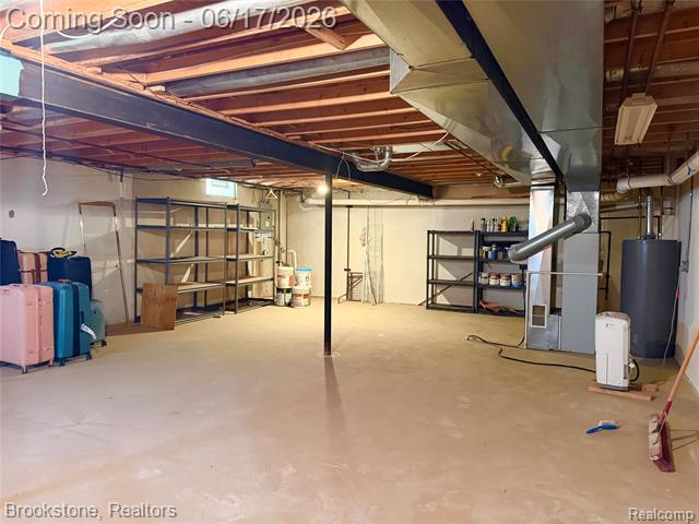 Builiding view thirty four for 41021 Glenleven, Clinton Township, MI. 48038