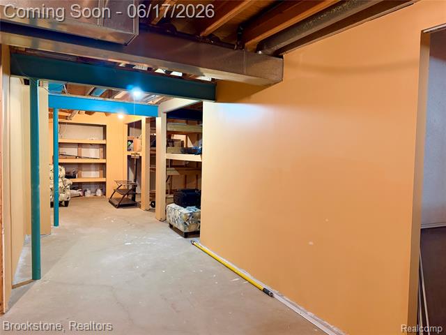 Builiding view thirty two for 41021 Glenleven, Clinton Township, MI. 48038