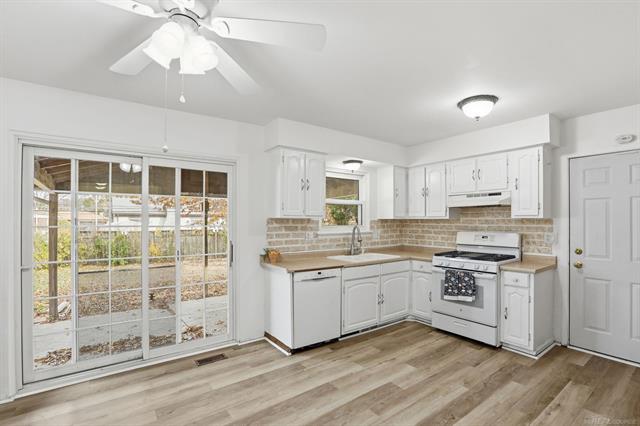 Builiding view nine for 16296 Picton, Clinton Township, MI. 48038