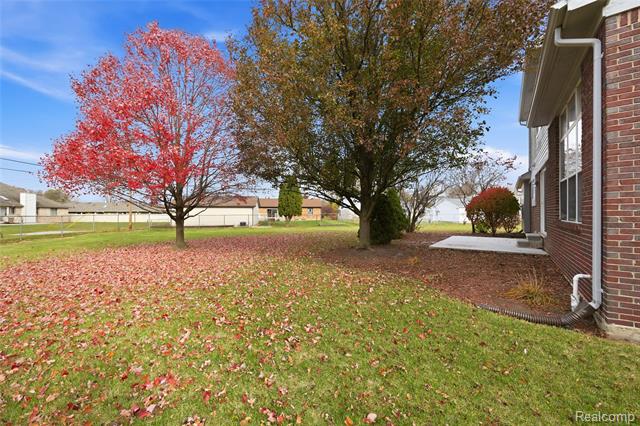 Builiding view thirty five for 42453 Willsharon, Sterling Heights, MI. 48314