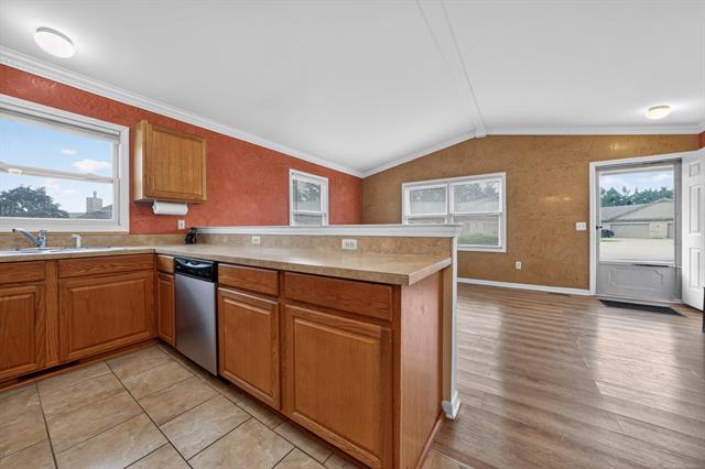 Builiding view fourteen for 41933 King Edward, Clinton Township, MI. 48038