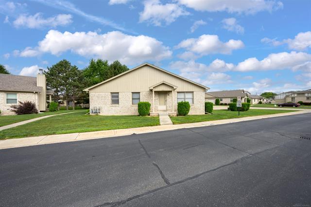 Builiding view two for 41933 King Edward, Clinton Township, MI. 48038