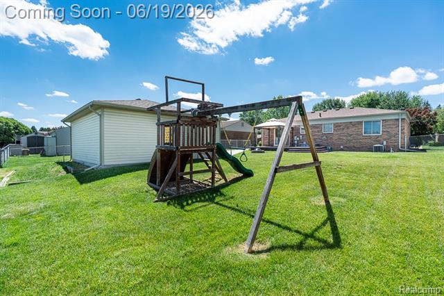 Builiding view twenty nine for 41824 Clayton, Clinton Township, MI. 48038