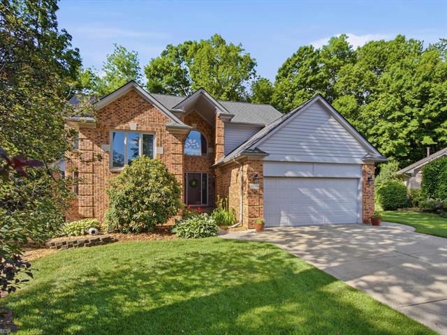 Builiding view thirty four for 18036 Lauren N, Clinton Township, MI. 48038
