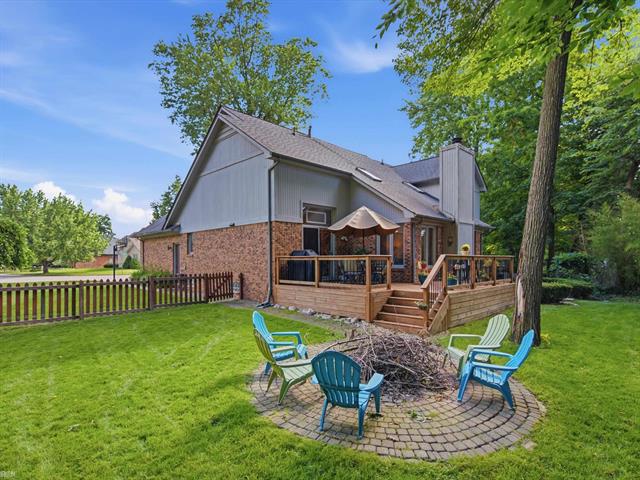 Builiding view thirty six for 18036 Lauren N, Clinton Township, MI. 48038