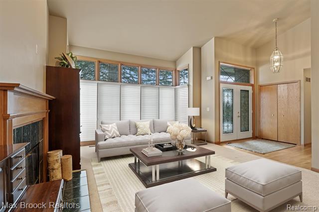 Builiding view eight for 42738 Matthew, Sterling Heights, MI. 48313