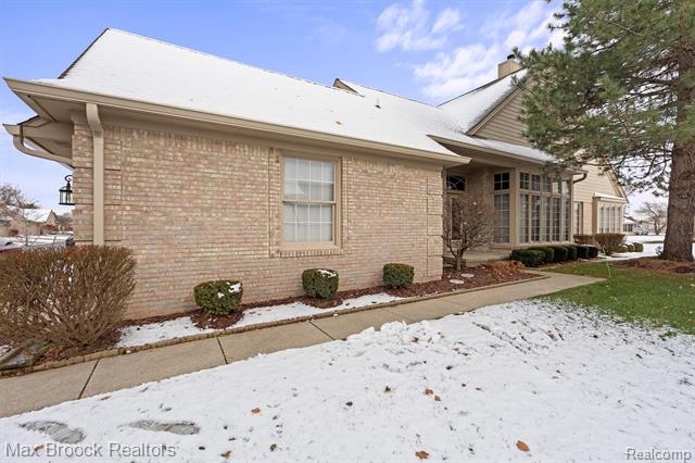 Builiding view four for 42738 Matthew, Sterling Heights, MI. 48313