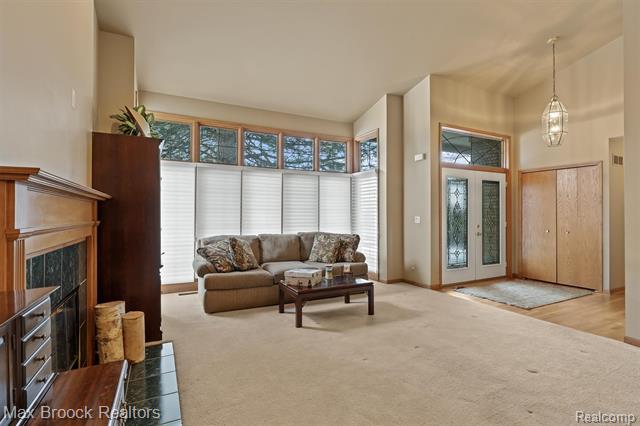 Builiding view seven for 42738 Matthew, Sterling Heights, MI. 48313