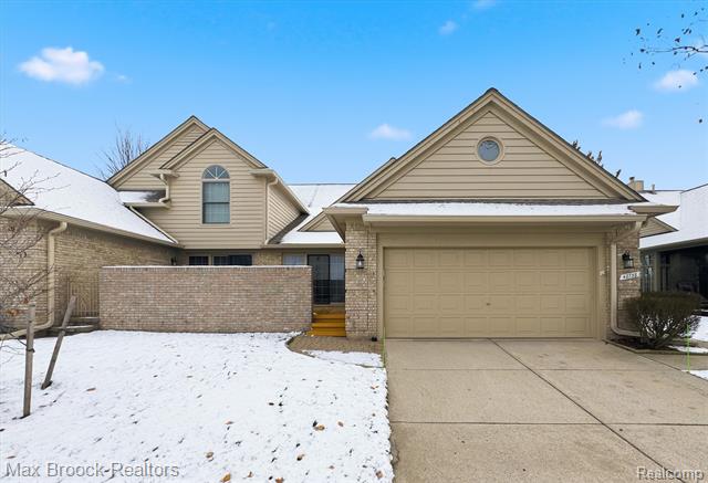 Builiding view thirty two for 42738 Matthew, Sterling Heights, MI. 48313