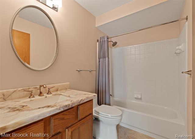 Builiding view twenty five for 42738 Matthew, Sterling Heights, MI. 48313