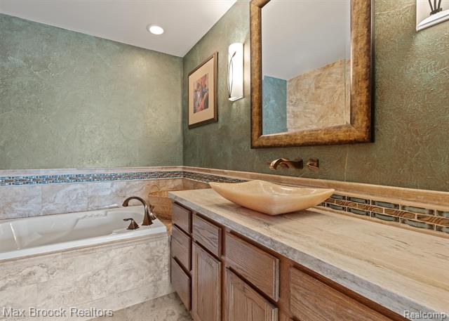 Builiding view twenty for 42738 Matthew, Sterling Heights, MI. 48313