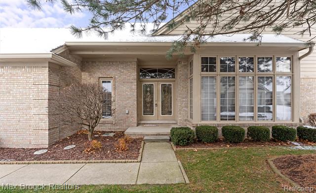 front view for 42738 Matthew Dr, Sterling Heights, Mi. 48313