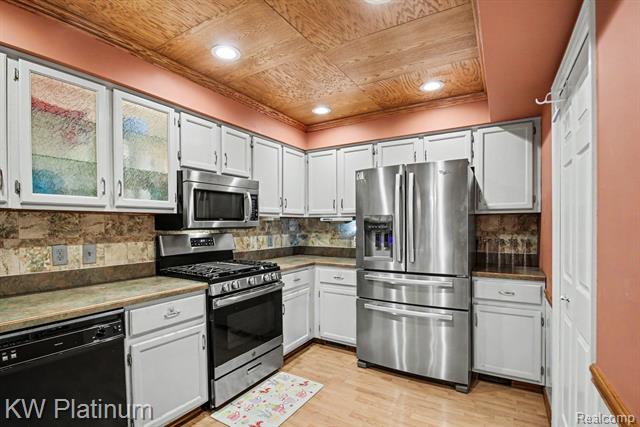 Builiding view eight for 15640 Orchard Ridge, Clinton Township, MI. 48038
