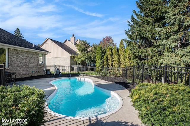 Builiding view twenty eight for 2679 Larch, Sterling Heights, MI. 48314