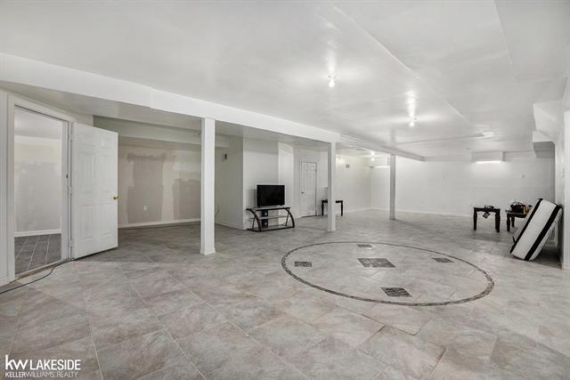 Builiding view twenty four for 2679 Larch, Sterling Heights, MI. 48314