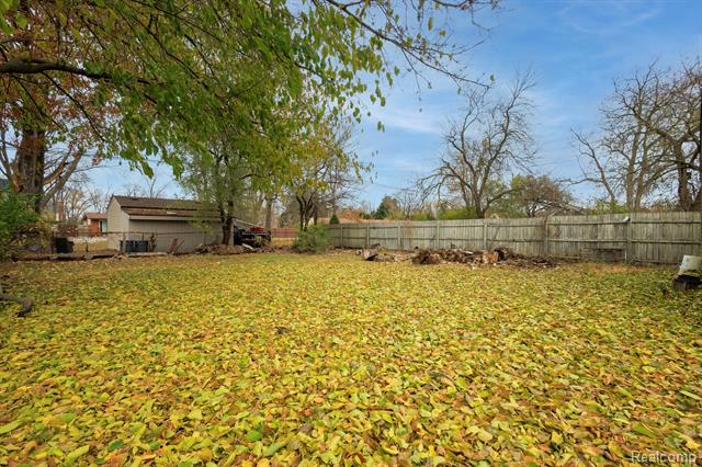 Builiding view thirty one for 8065 Ogden, Sterling Heights, MI. 48314