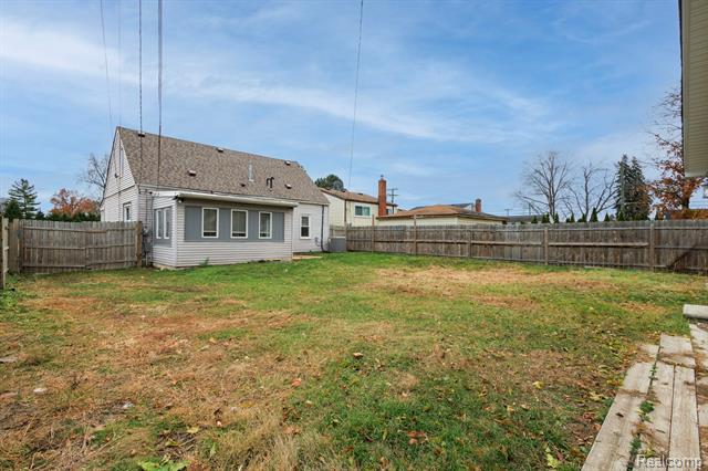 Builiding view thirty two for 8065 Ogden, Sterling Heights, MI. 48314