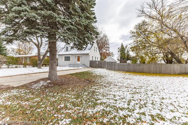 Builiding view forty two for 8056 Dawn, Sterling Heights, MI. 48314