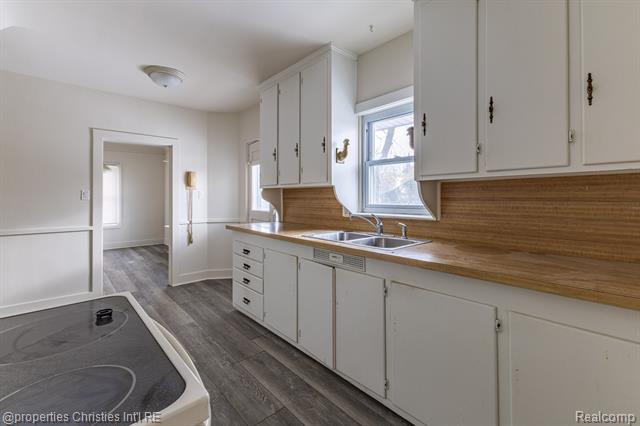 Builiding view fourteen for 8056 Dawn, Sterling Heights, MI. 48314