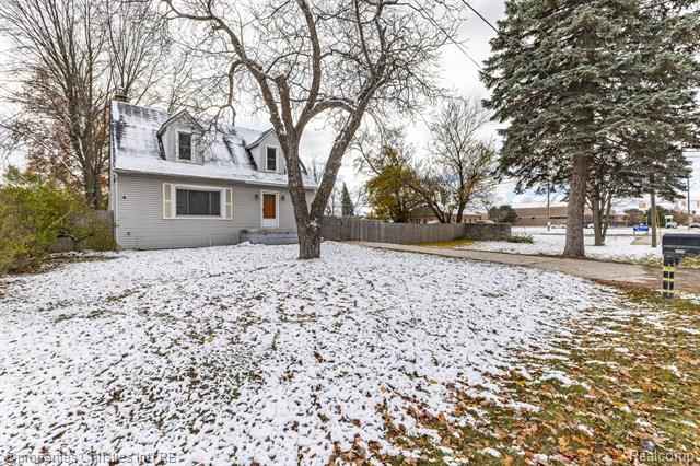 Builiding view six for 8056 Dawn, Sterling Heights, MI. 48314