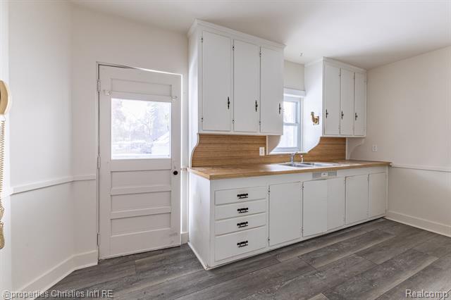 Builiding view sixteen for 8056 Dawn, Sterling Heights, MI. 48314