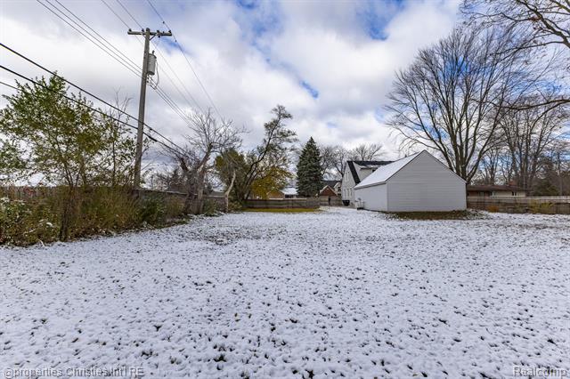 Builiding view thirty eight for 8056 Dawn, Sterling Heights, MI. 48314