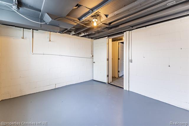 Builiding view thirty three for 8056 Dawn, Sterling Heights, MI. 48314