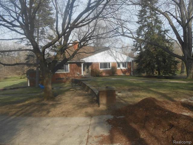 front view for 42790 Utica Rd, Sterling Heights, Mi. 48314