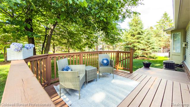 Builiding view thirty eight for 5711 Ortman, Sterling Heights, MI. 48314