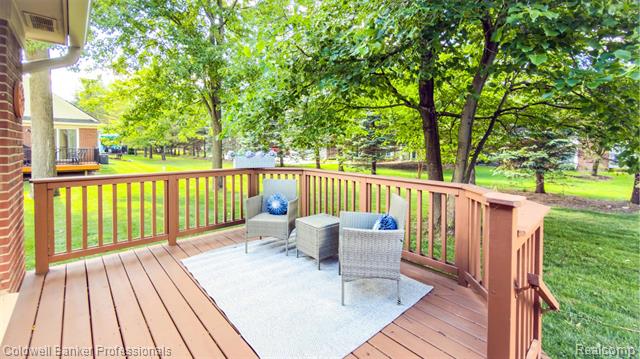 Builiding view thirty nine for 5711 Ortman, Sterling Heights, MI. 48314